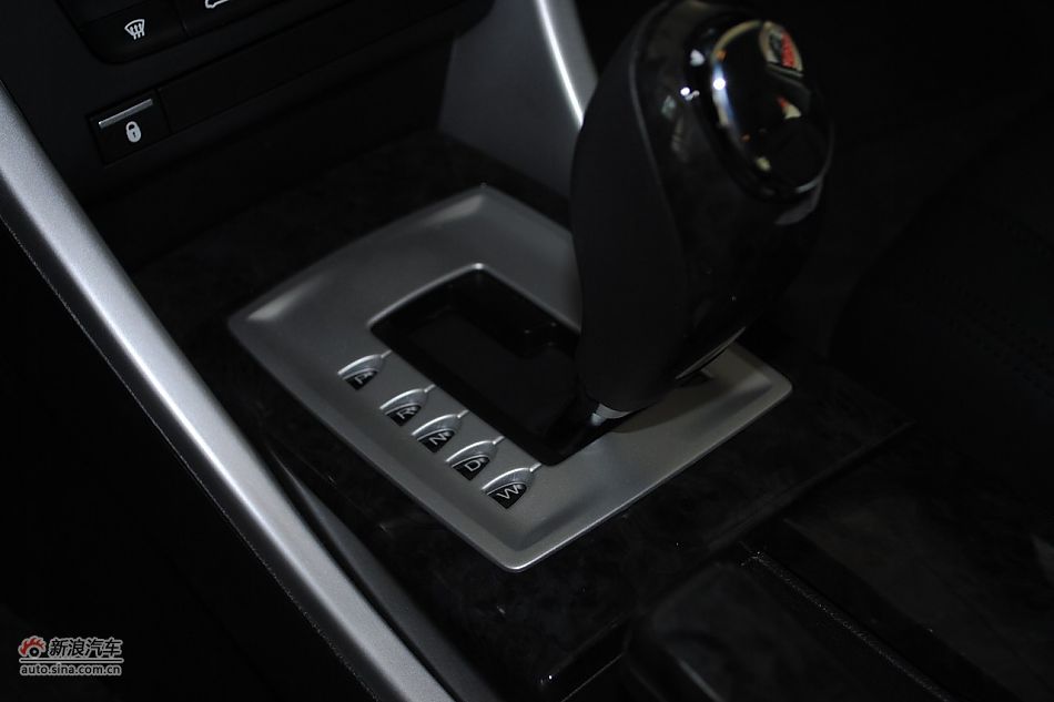 荣威550s 1.8L自动启臻版