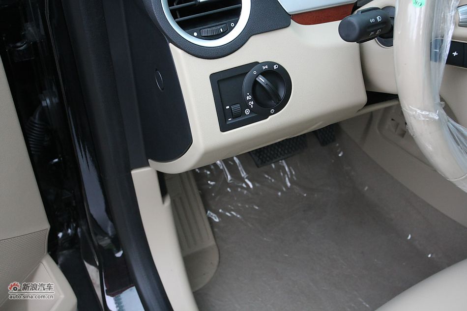 荣威550s 1.8L自动超值版