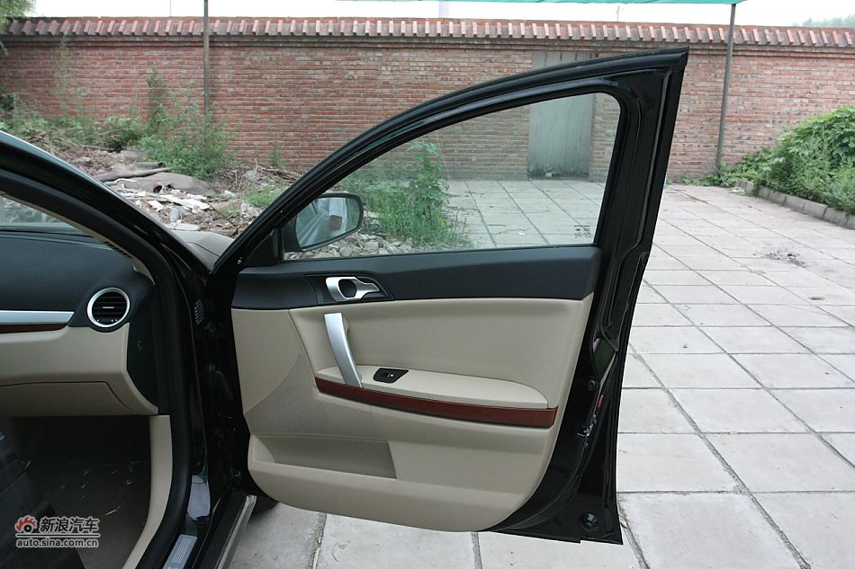 荣威550s 1.8L自动超值版