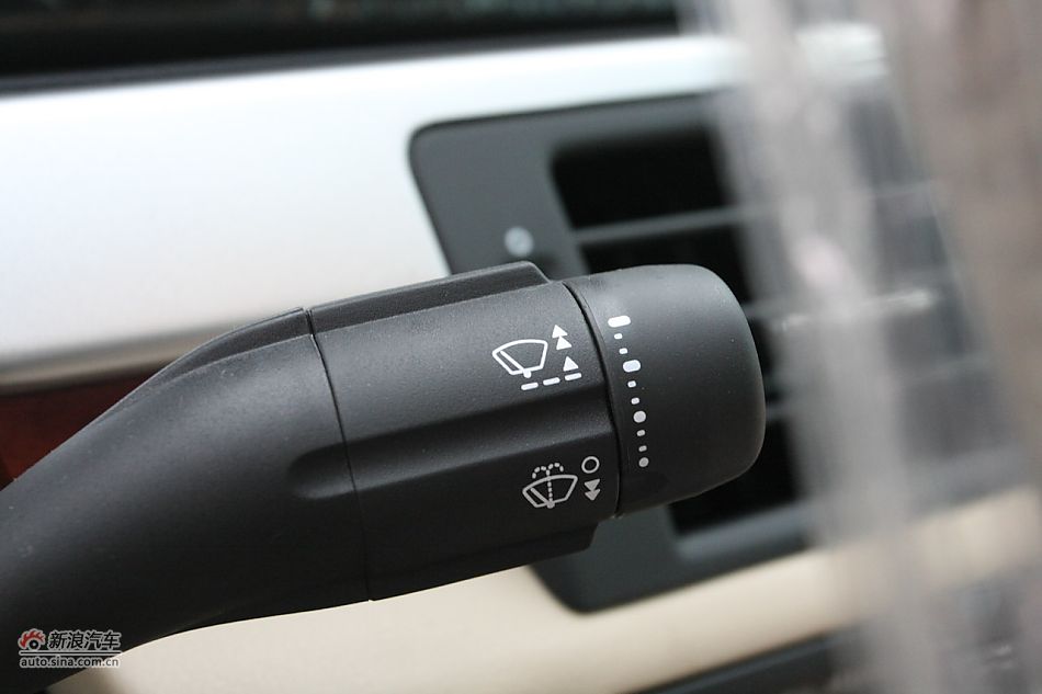 荣威550s 1.8L自动超值版