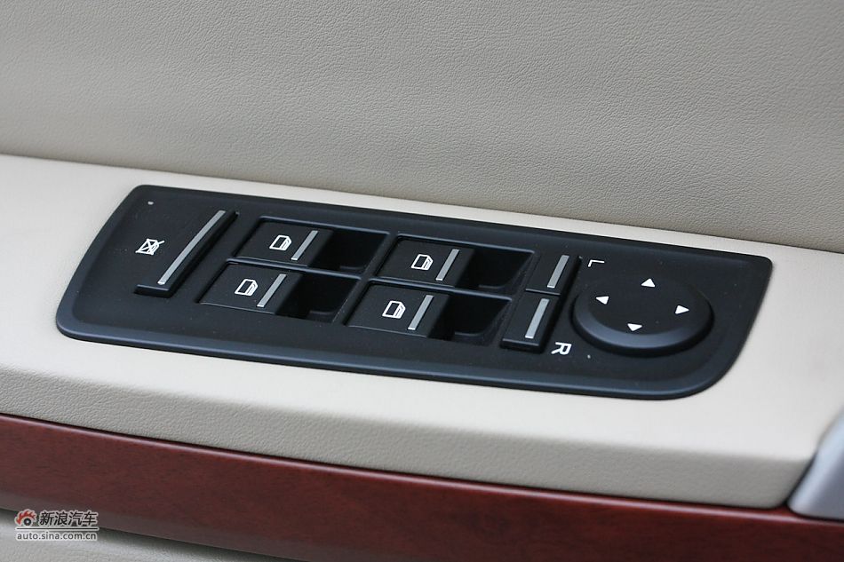 荣威550s 1.8L自动超值版