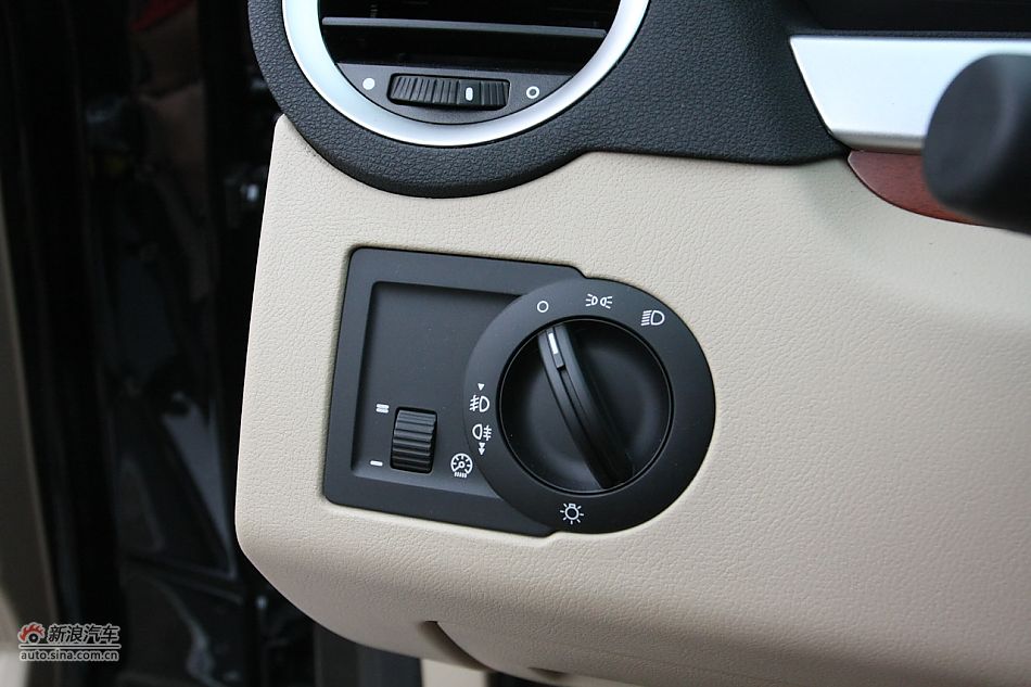 荣威550s 1.8L自动超值版