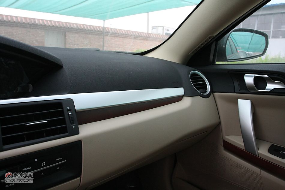 荣威550s 1.8L自动超值版