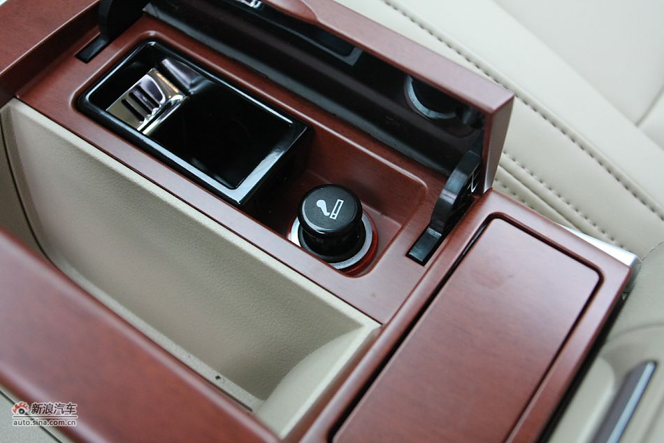 荣威550s 1.8L自动超值版