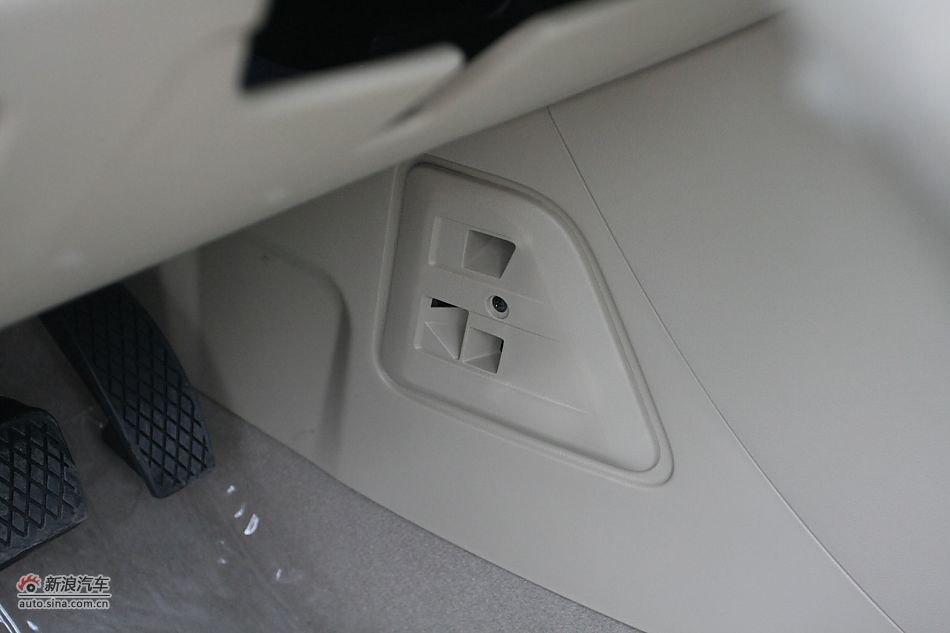 荣威550s 1.8L自动超值版