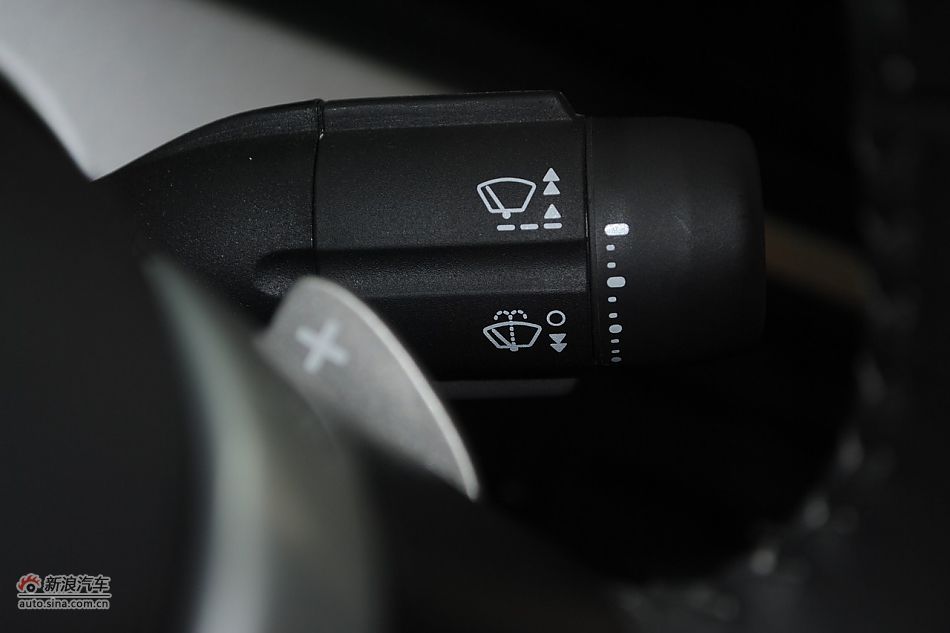 荣威550s 1.8L自动启臻版