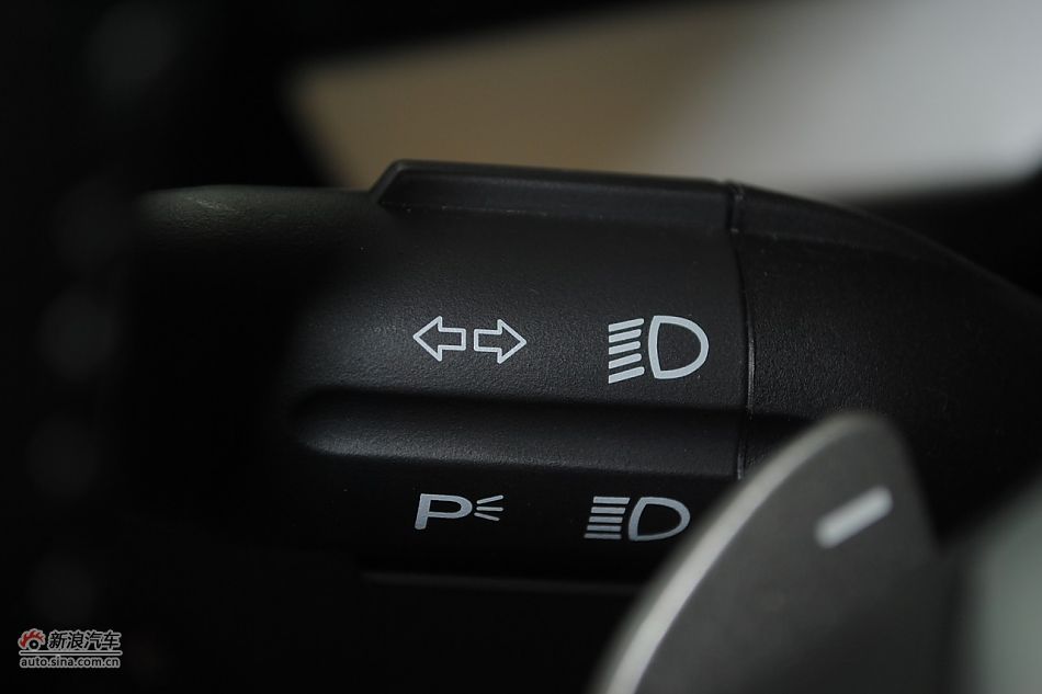 荣威550s 1.8L自动启臻版