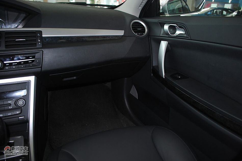 荣威550s 1.8L自动启臻版