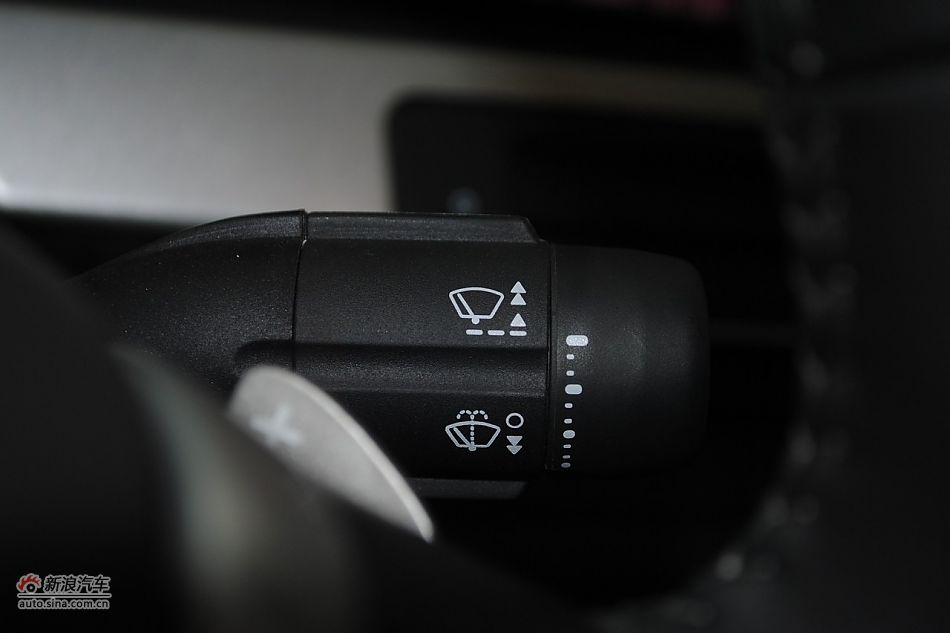 荣威550s 1.8L自动启臻版