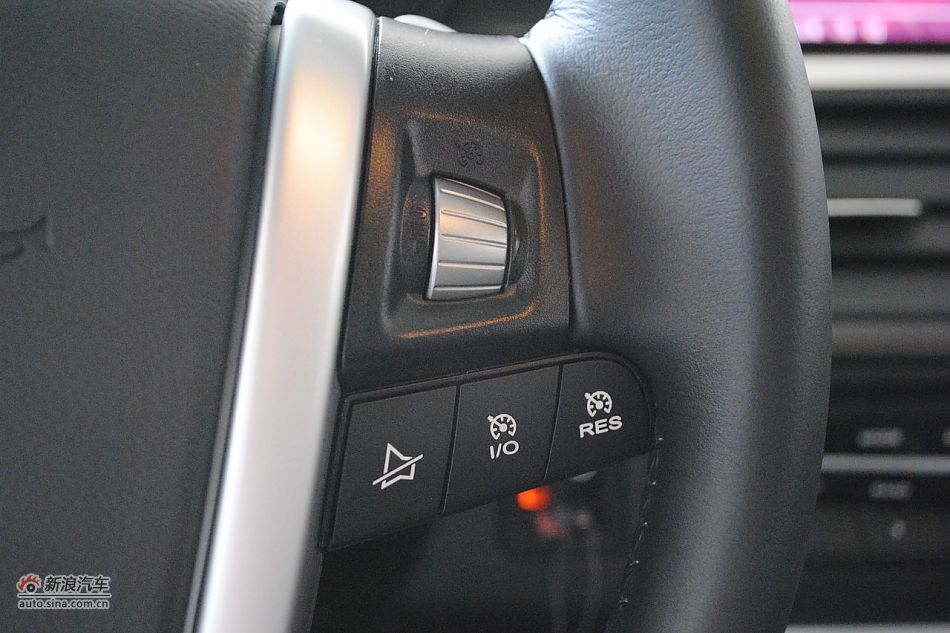 荣威550s 1.8L自动启臻版