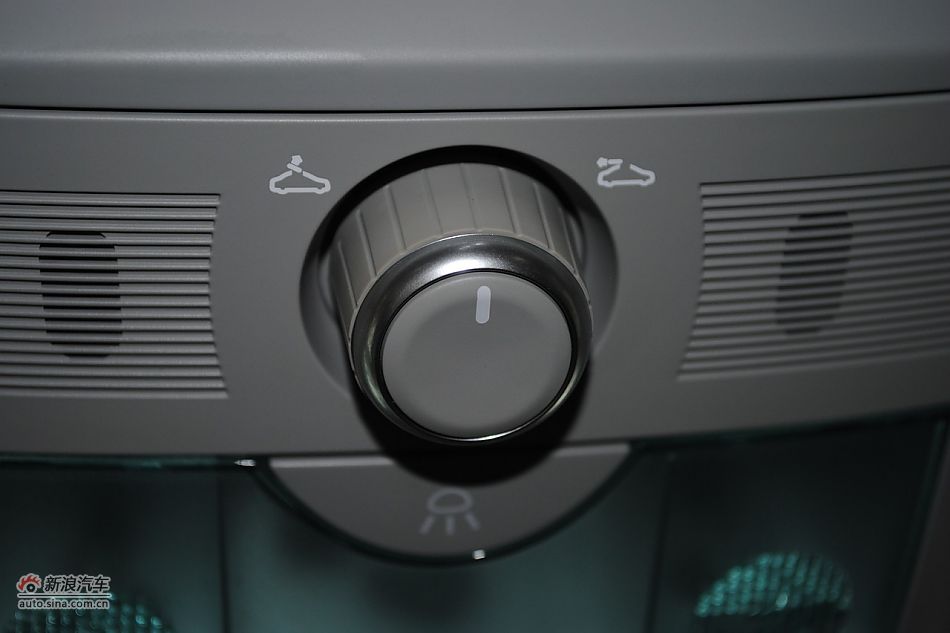 荣威550s 1.8L自动启臻版