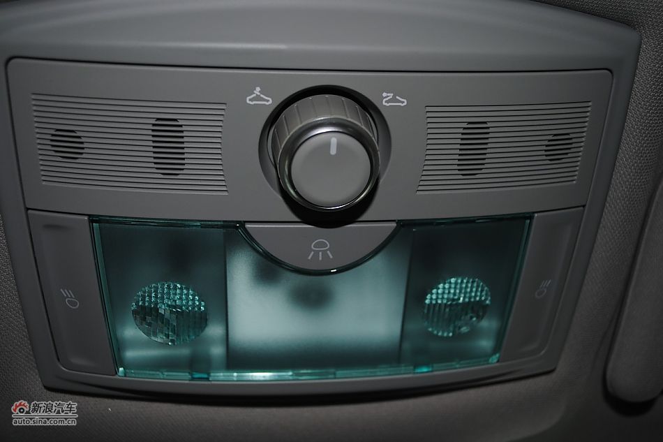 荣威550s 1.8L自动启臻版