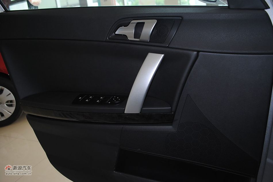 荣威550s 1.8L自动启臻版