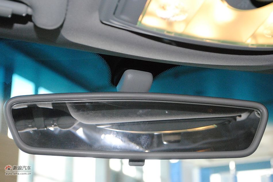 荣威550s 1.8L自动启臻版