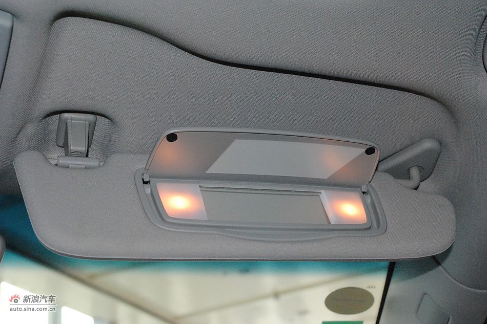 荣威550s 1.8L自动启臻版