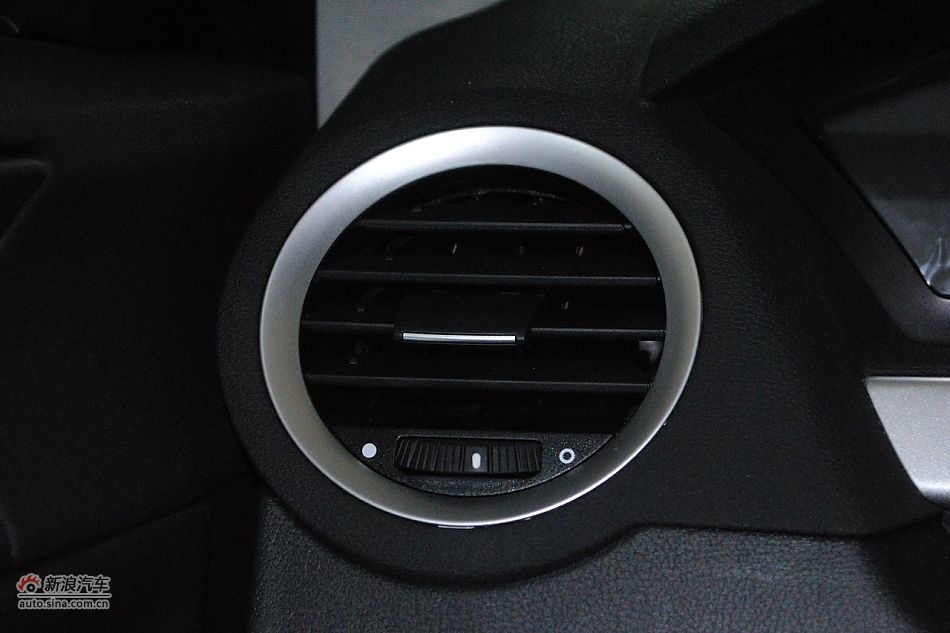 荣威550s 1.8L自动启臻版