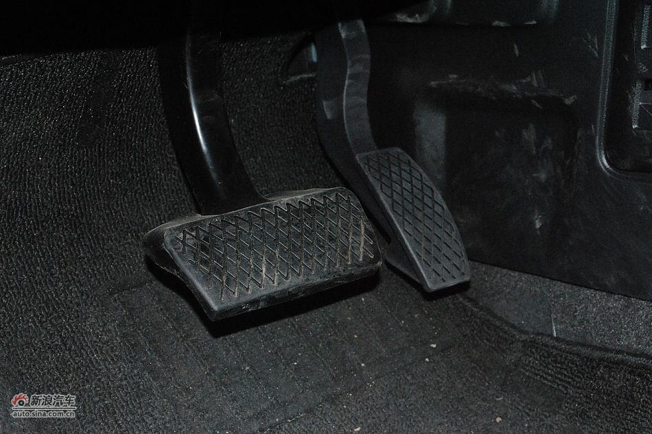 荣威550s 1.8L自动启臻版