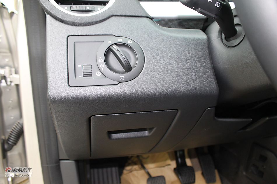 荣威550s 1.8L手动启逸版