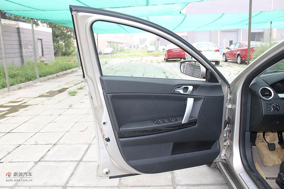 荣威550s 1.8L手动启逸版