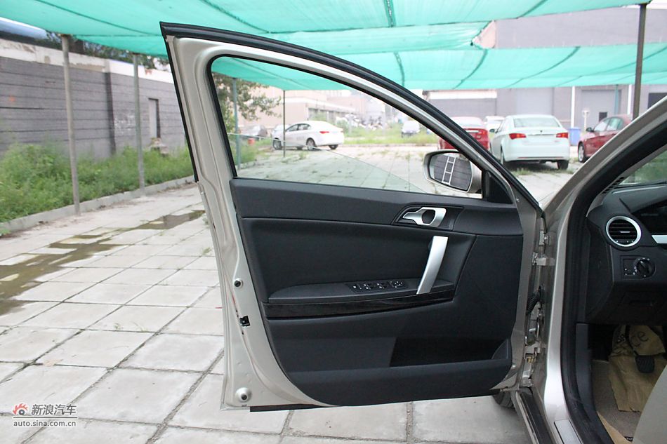 荣威550s 1.8L手动启逸版