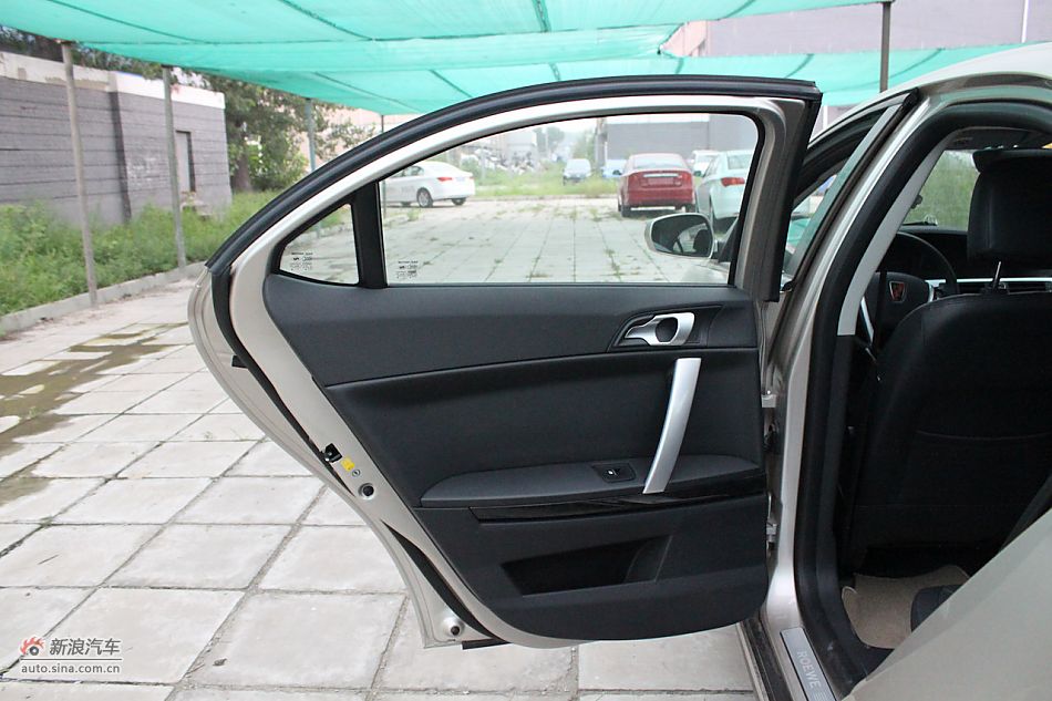 荣威550s 1.8L手动启逸版