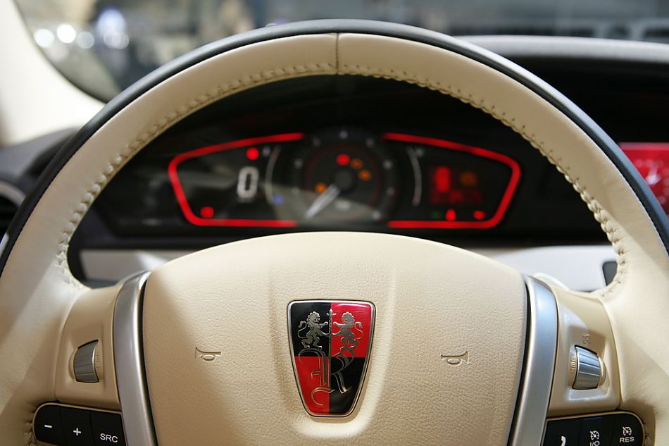 图为荣威550内饰及细节