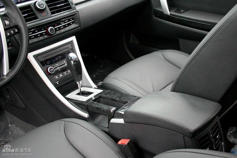 新浪汽车试驾荣威550G 1.8T品仕版组图