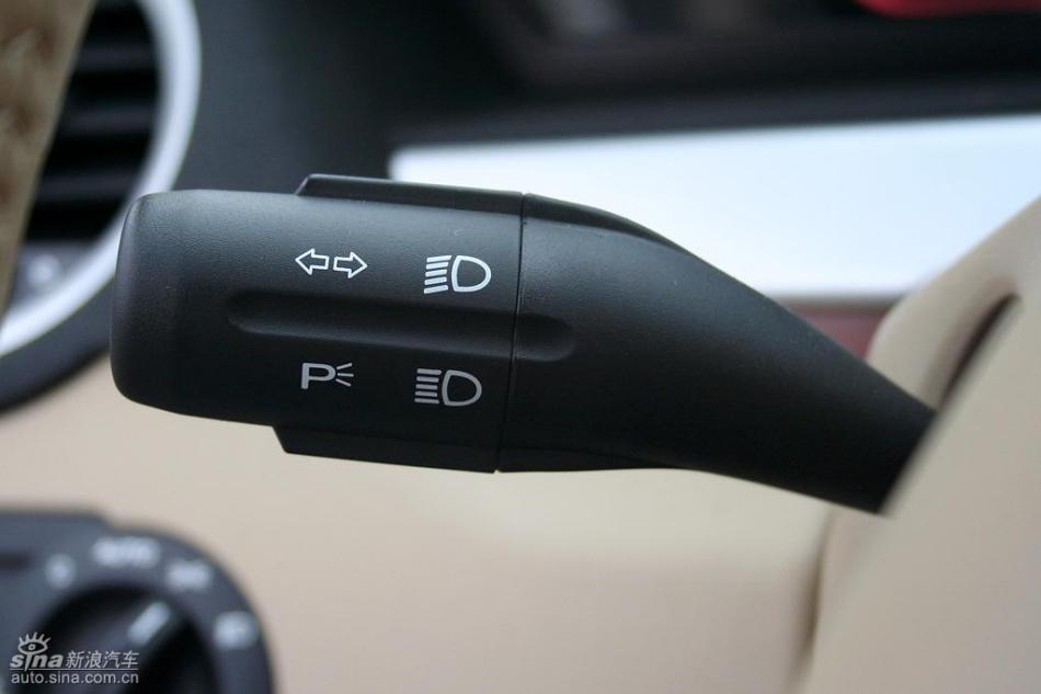 新浪汽车试驾荣威550G 1.8T品仕版组图