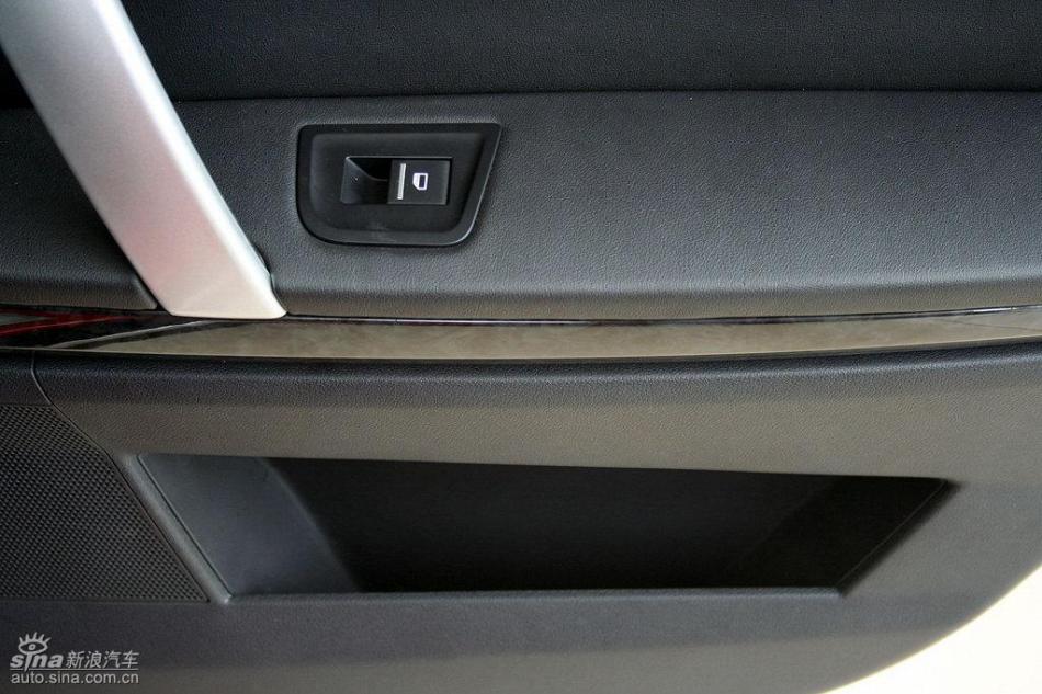 新浪汽车试驾荣威550G 1.8T品仕版组图