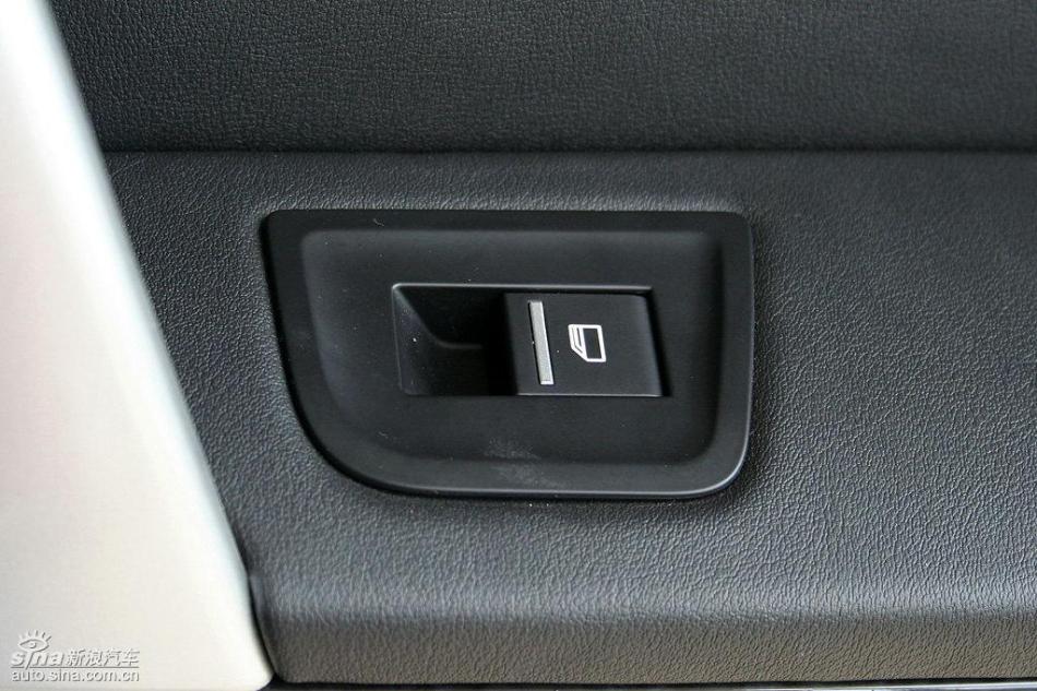 新浪汽车试驾荣威550G 1.8T品仕版组图