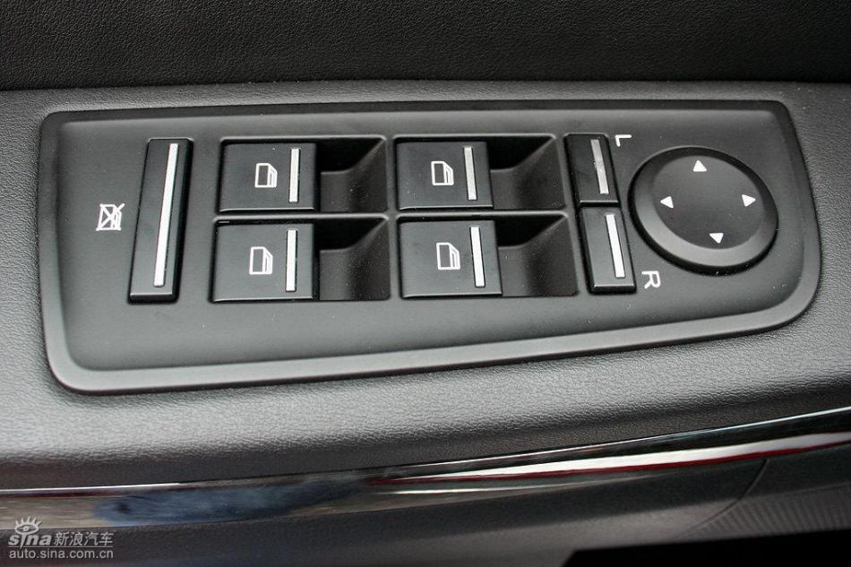 新浪汽车试驾荣威550G 1.8T品仕版组图