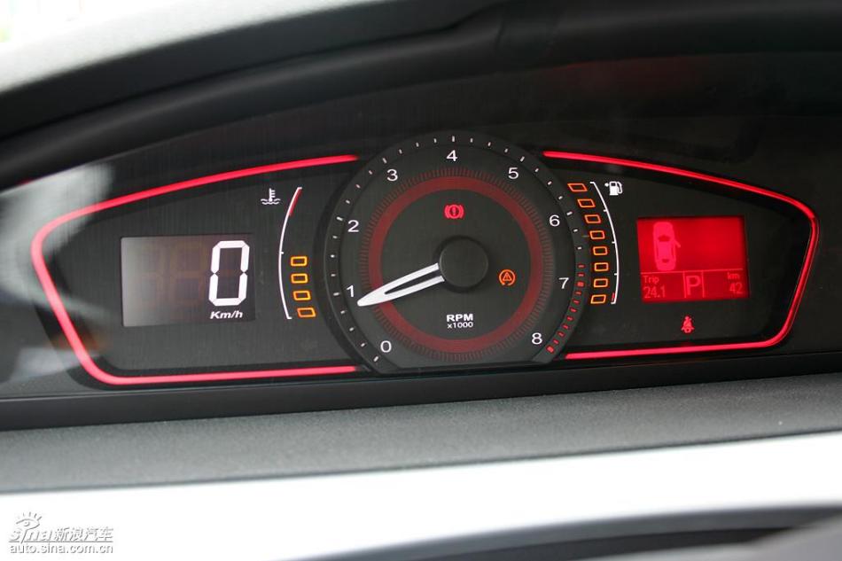 新浪汽车试驾荣威550G 1.8T品仕版组图
