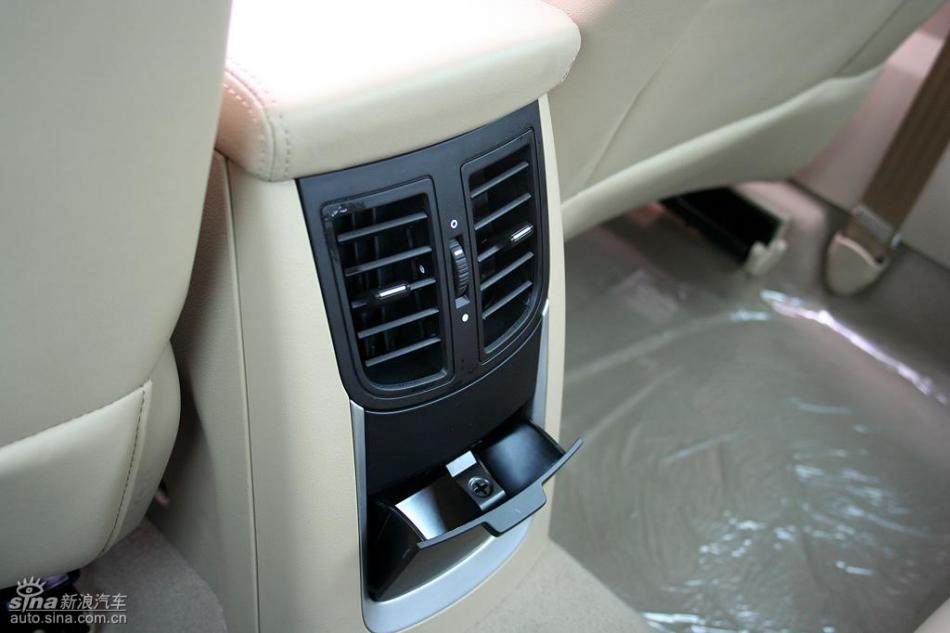 新浪汽车试驾荣威550G 1.8T品仕版组图