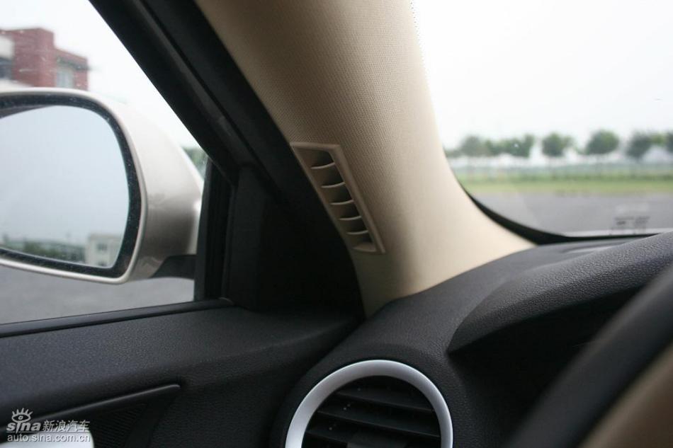 新浪汽车试驾荣威550G 1.8T品仕版组图