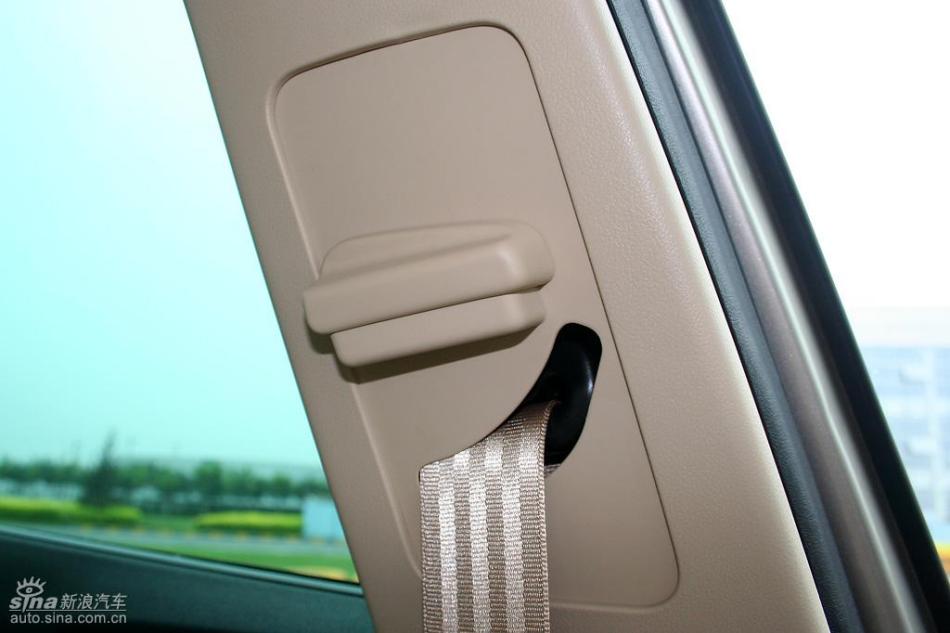 新浪汽车试驾荣威550G 1.8T品仕版组图
