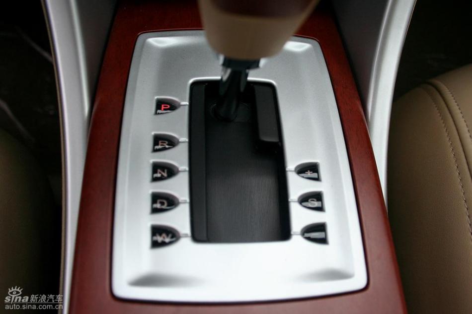新浪汽车试驾荣威550G 1.8T品仕版组图