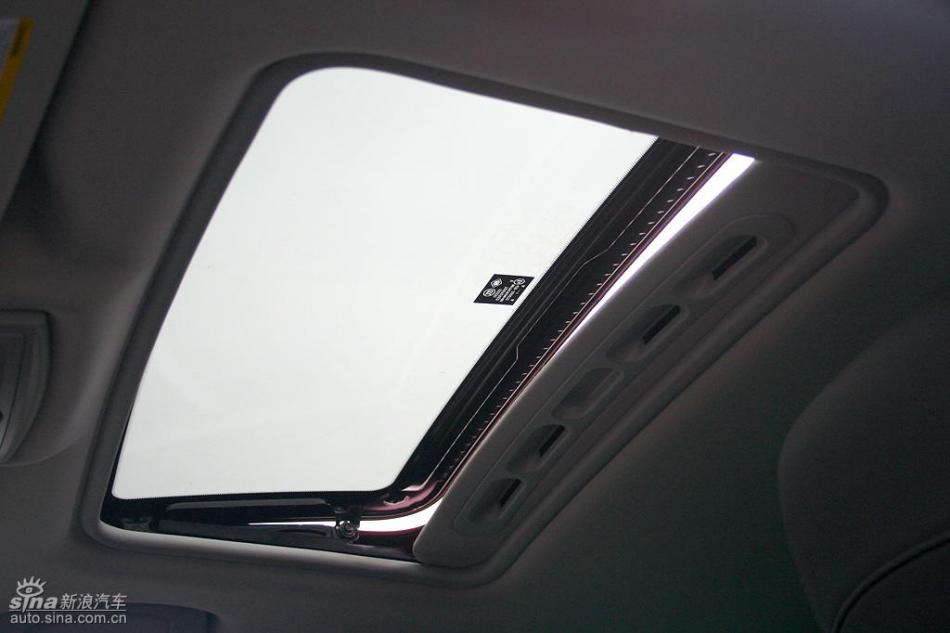 新浪汽车试驾荣威550G 1.8T品仕版组图