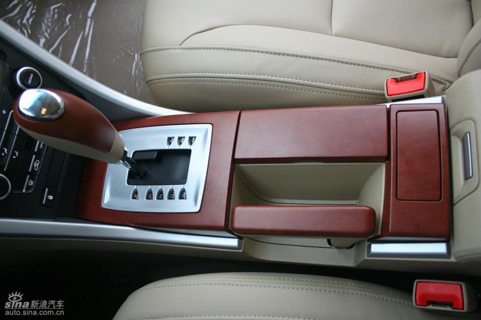 新浪汽车试驾荣威550G 1.8T品仕版组图