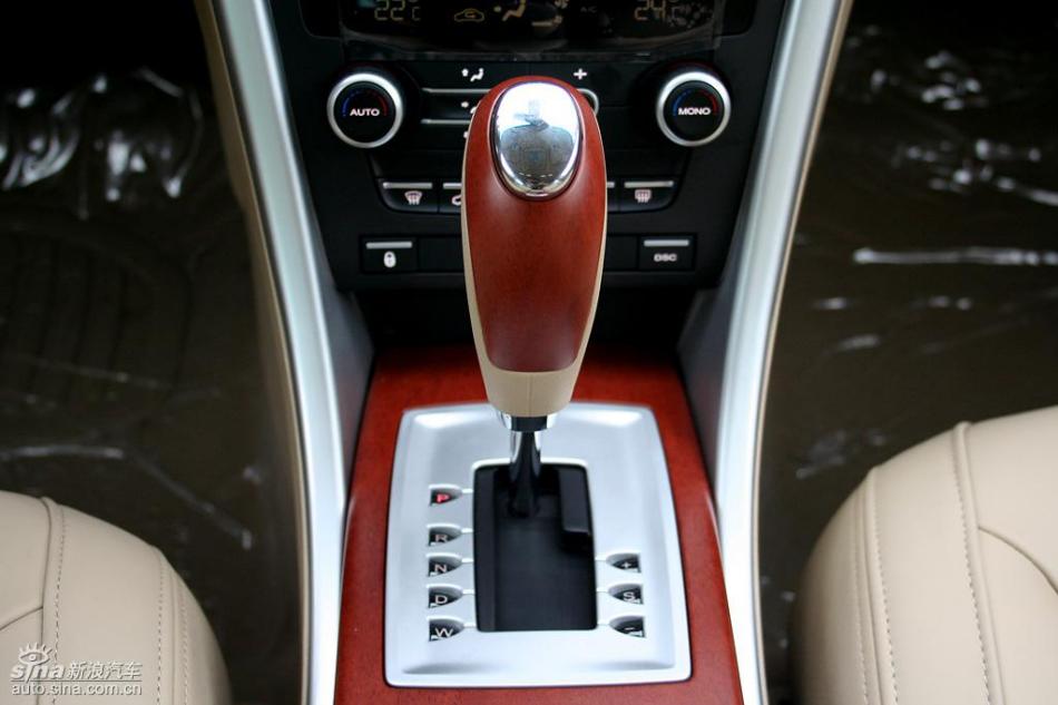 新浪汽车试驾荣威550G 1.8T品仕版组图