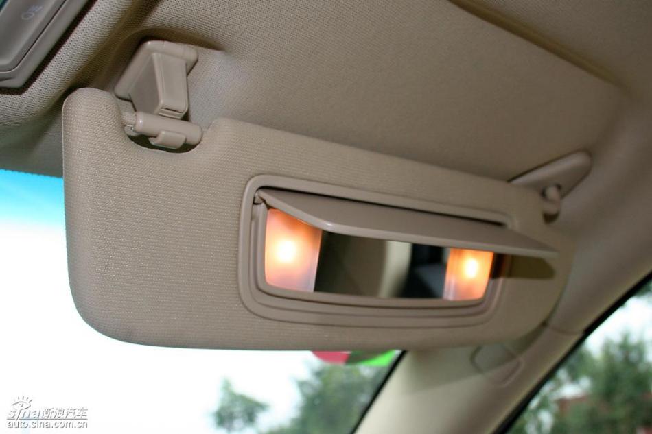 新浪汽车试驾荣威550G 1.8T品仕版组图