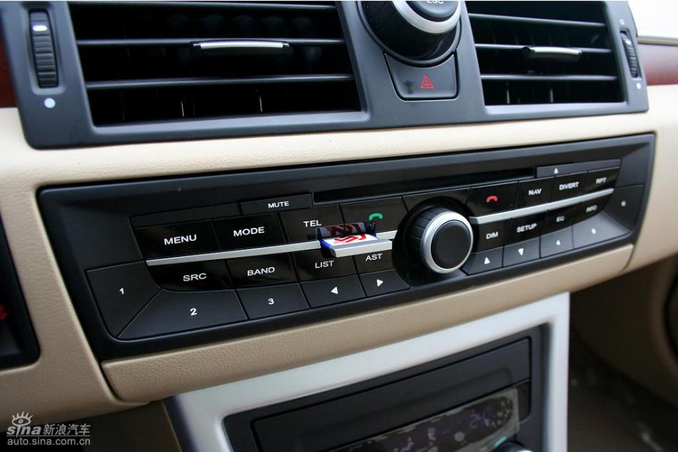 新浪汽车试驾荣威550G 1.8T品仕版组图