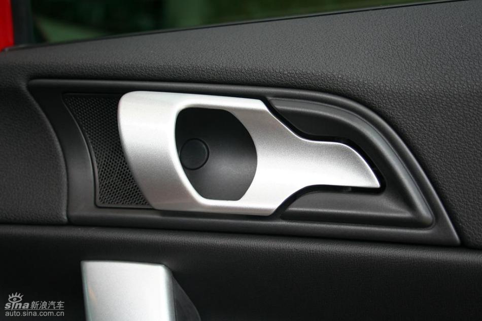 新浪汽车试驾荣威550G 1.8T品仕版组图