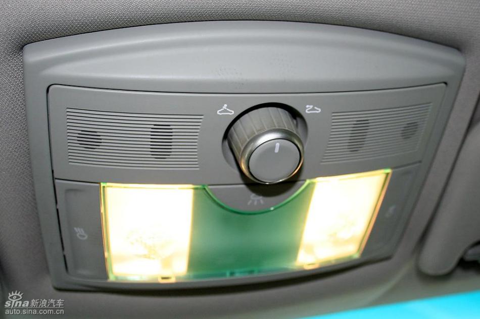 新浪汽车试驾荣威550G 1.8T品仕版组图