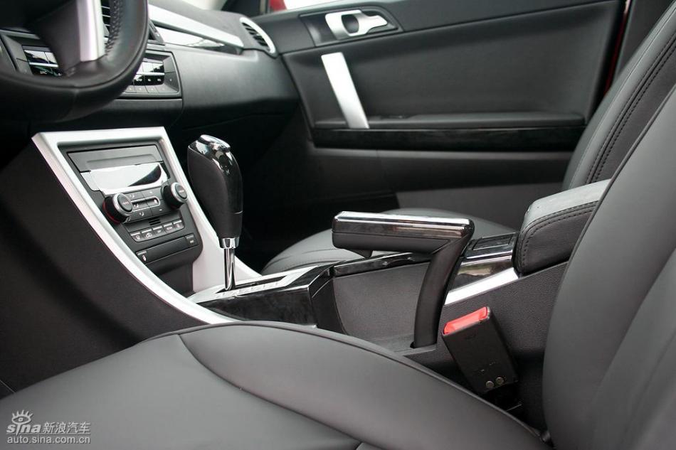 新浪汽车试驾荣威550G 1.8T品仕版组图