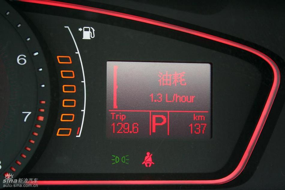 新浪汽车试驾荣威550G 1.8T品仕版组图
