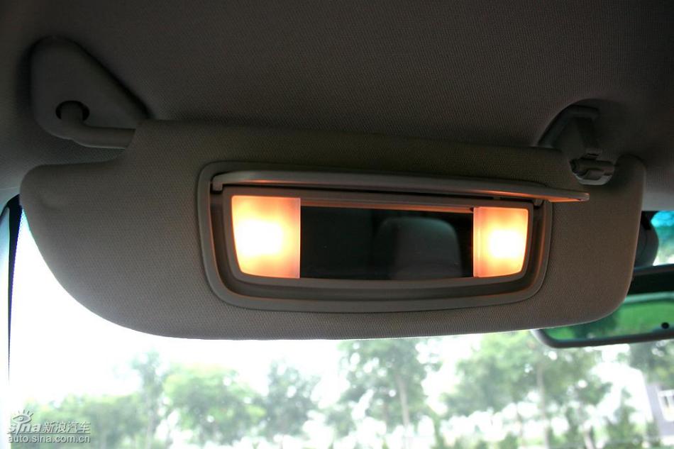 新浪汽车试驾荣威550G 1.8T品仕版组图