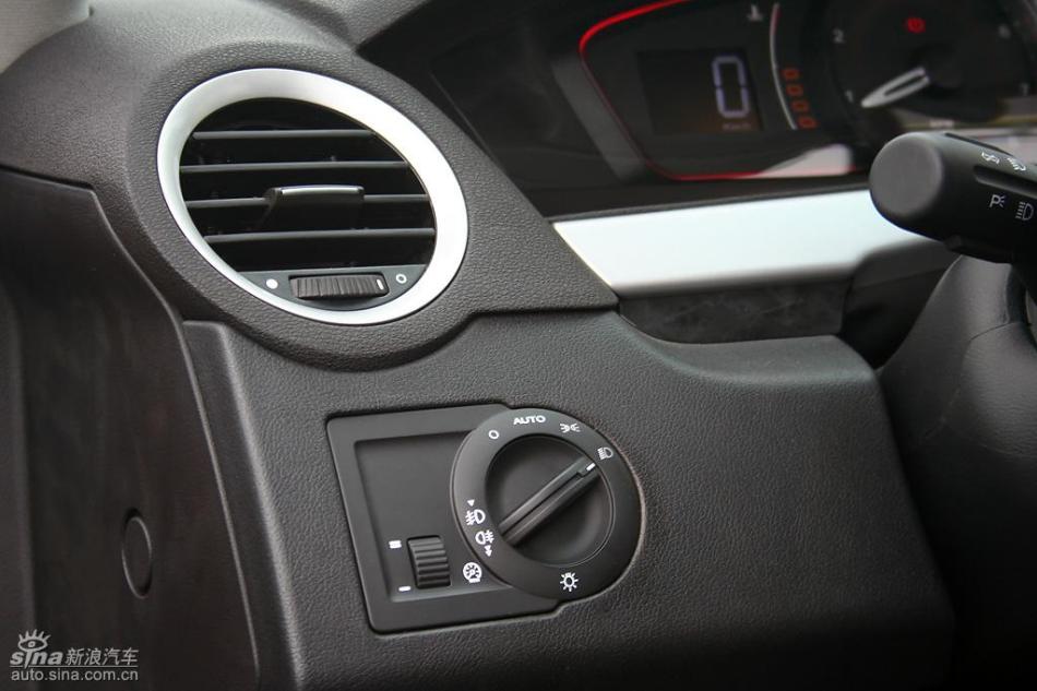 新浪汽车试驾荣威550G 1.8T品仕版组图