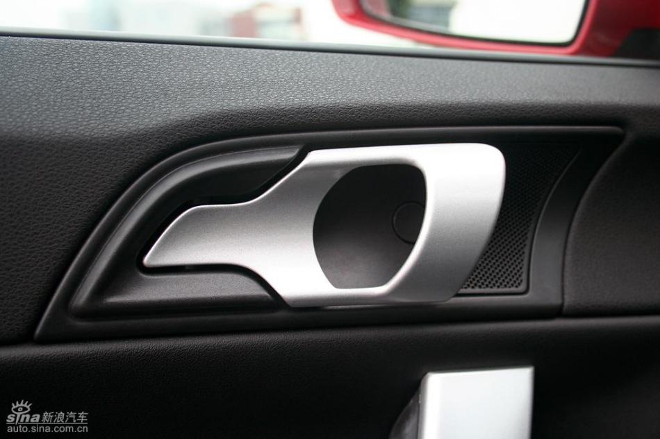 新浪汽车试驾荣威550G 1.8T品仕版组图