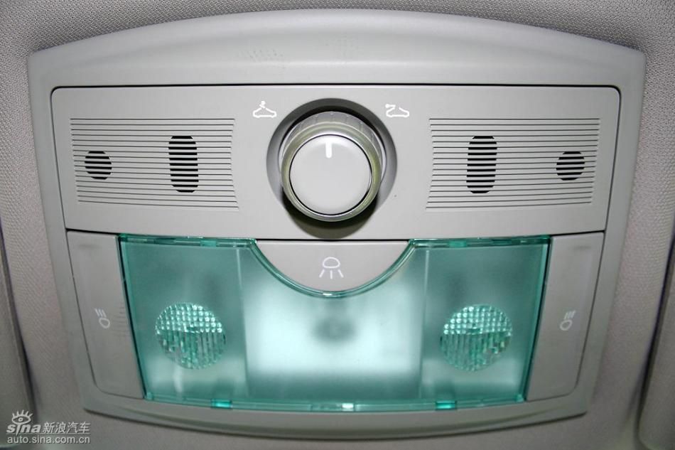 新浪汽车试驾荣威550G 1.8T品仕版组图