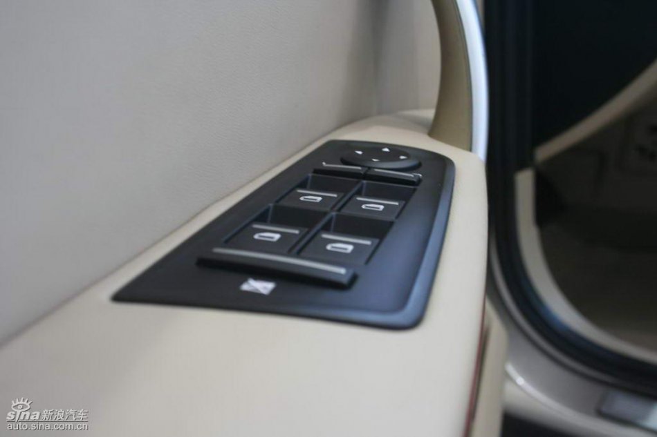 上汽荣威550内饰